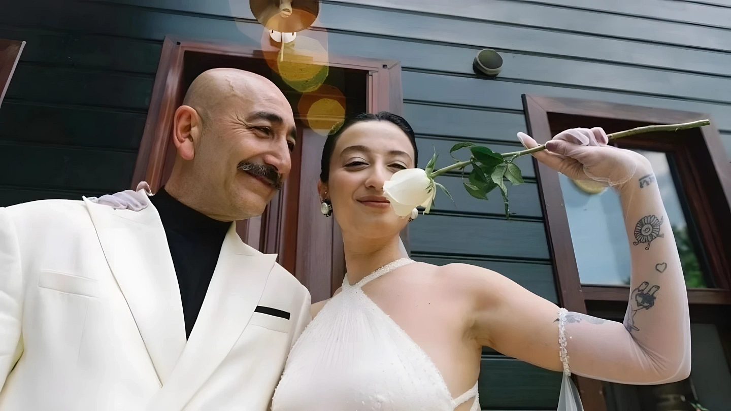 Melike Şahin Aşk Hayatı Hakkında Sahnede Açıklama Yaptı
