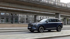 Yeni Volvo XC90 2025 Türkiye'de: Hibrit Gücü, Yenilenen Tasarımı ve Dikkat Çeken Fiyatıyla Yollarda!